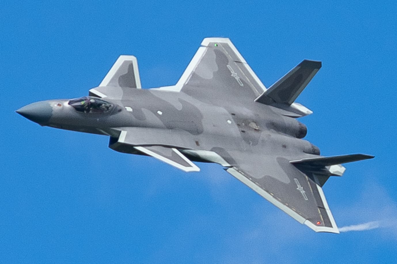 J-20 Mighty Dragon and F-22 Raptor in a side-by-side comparison graphic