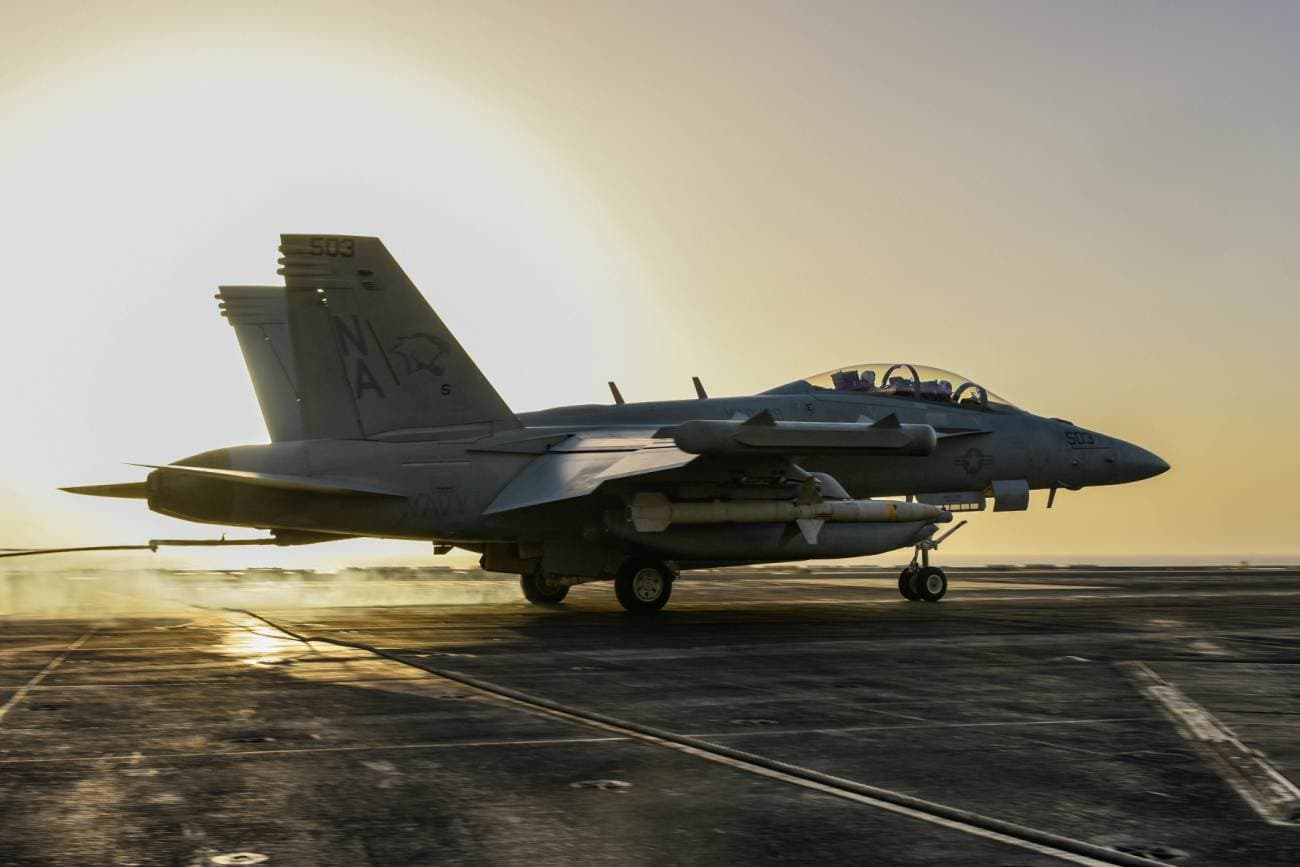 EA-18G landing