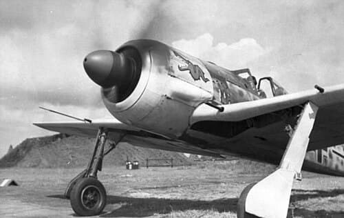 Fw 190A with ground crew, Bundesarchiv photograph