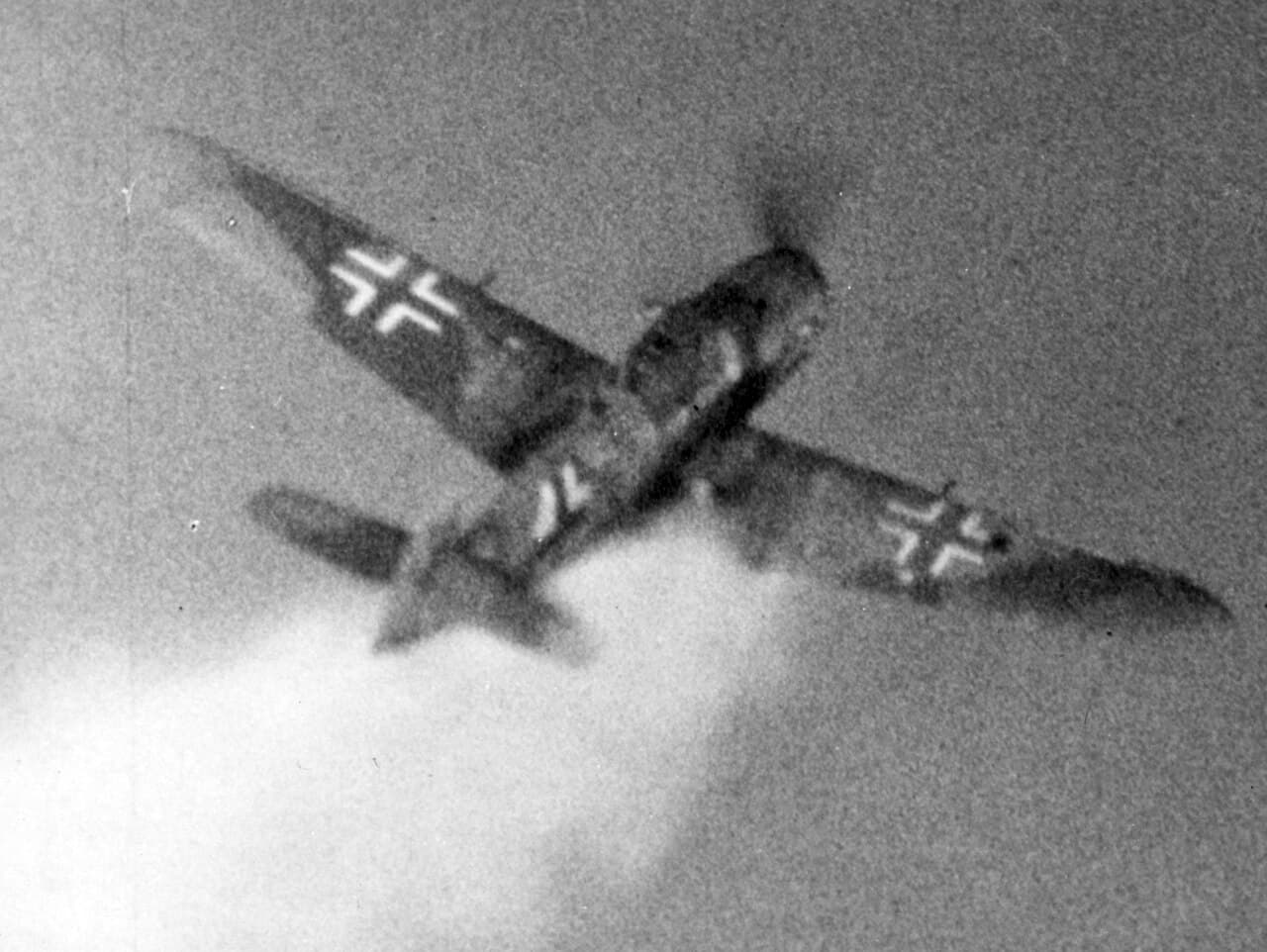 Bf 109G trailing smoke over Gelsenkirchen, November 1943, captured by USAAF gun camera