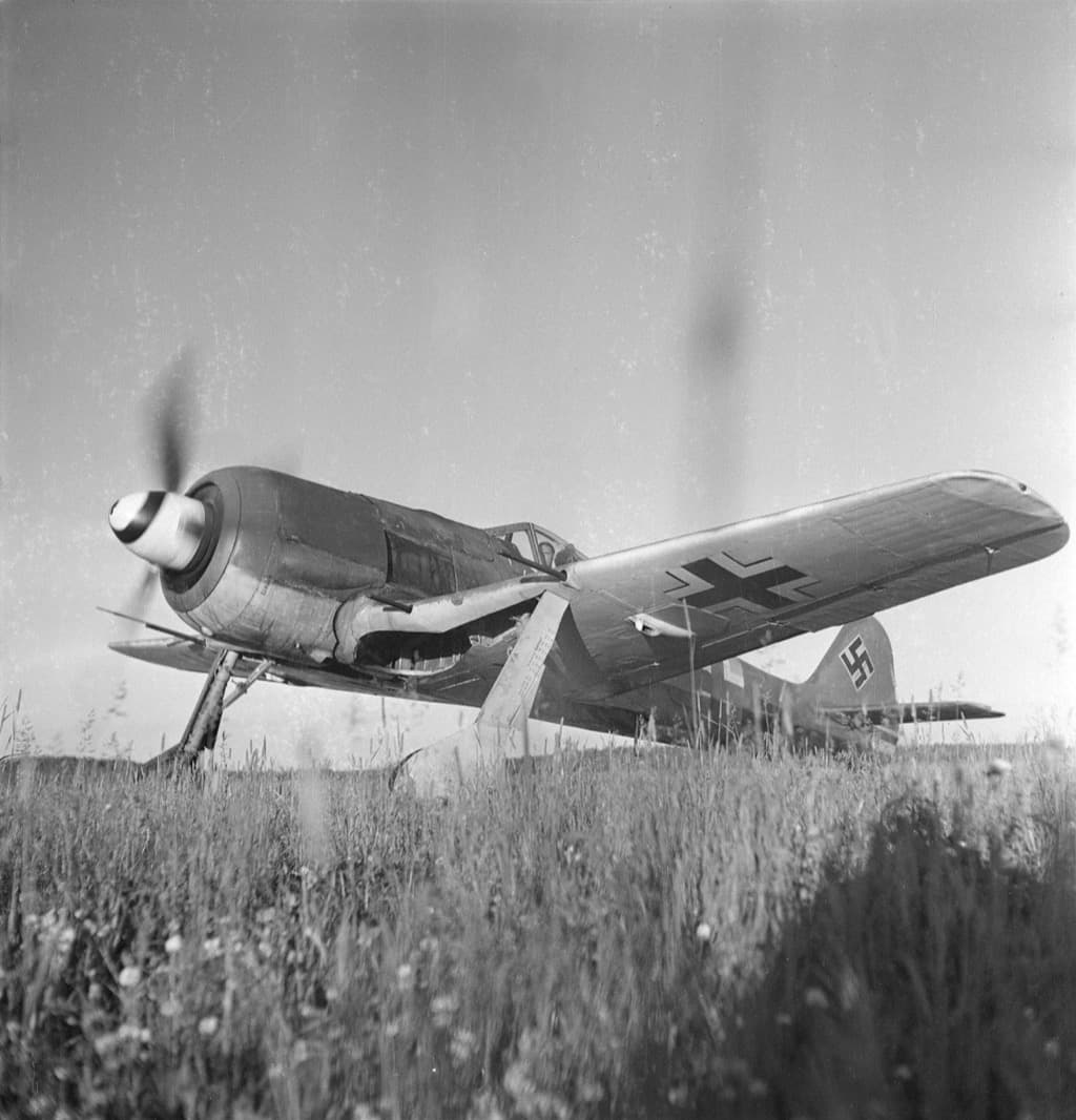 Focke-Wulf Fw 190A on the ground with propeller spinning, showing the characteristic radial engine cowling