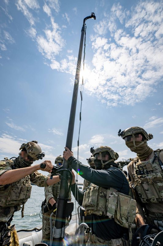 Spanish GEO Grupo Especial de Operaciones operators during tactical assault training
