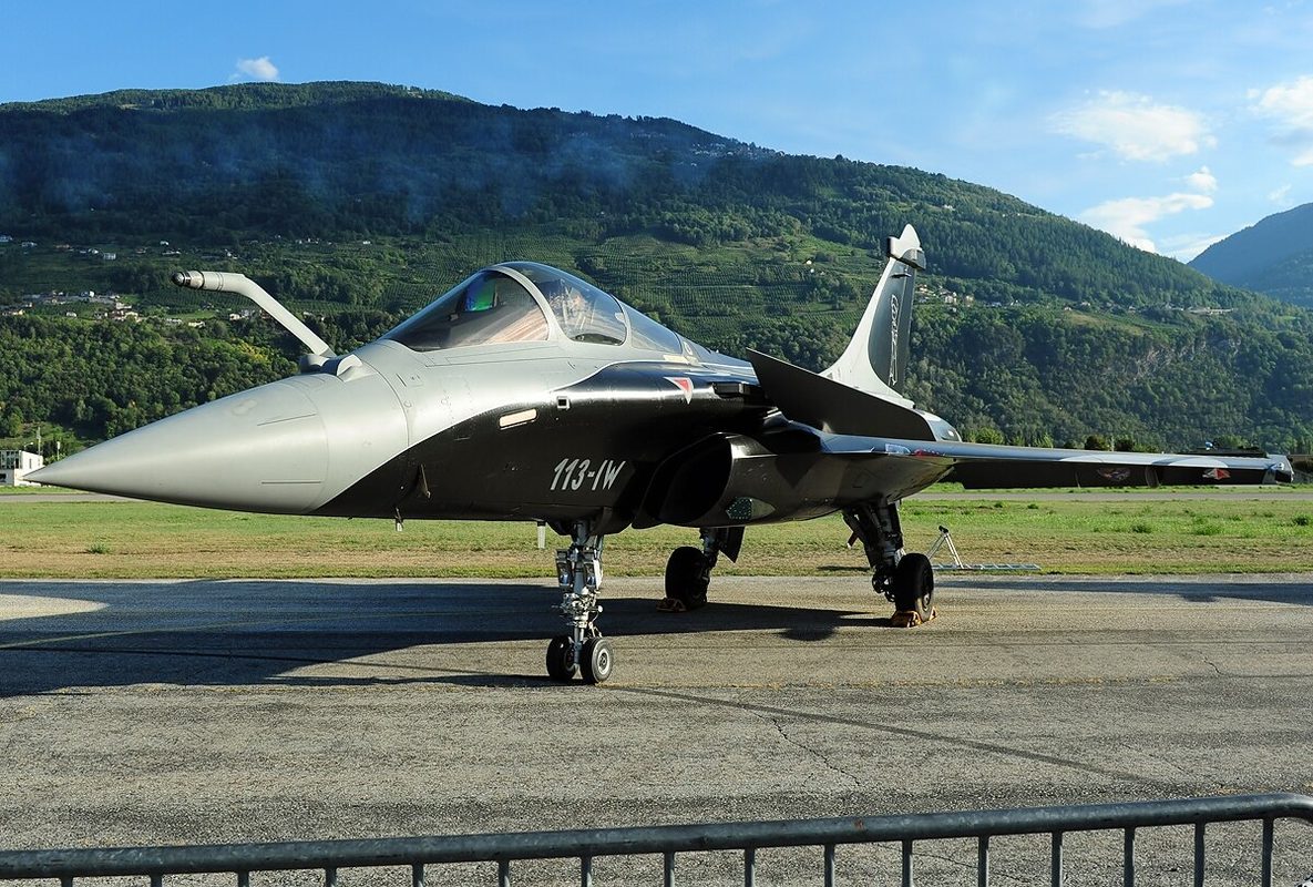 Dassault Rafale fighter jet in flight showing the Optronique Secteur Frontal sensor housing integrated into the nose