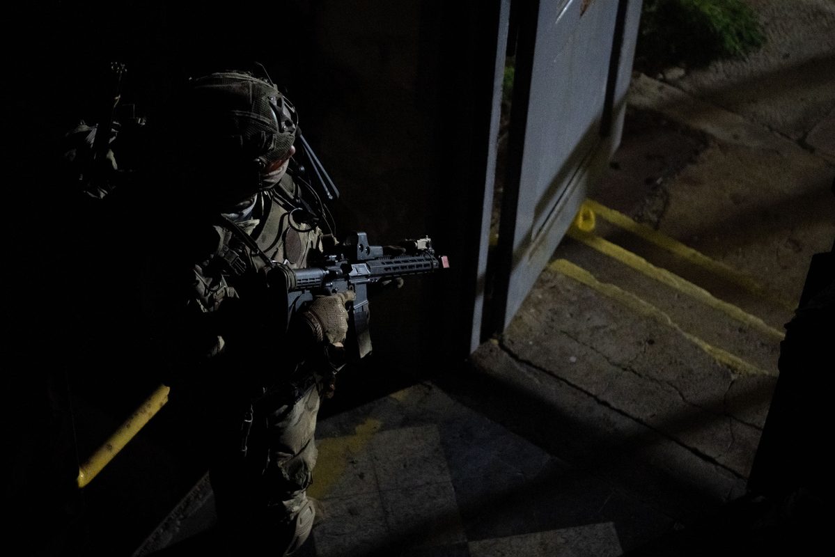 Green Beret with 1st Special Forces Group rappels during Special Reconnaissance training at the Jungle Warfare Training Center in Okinawa, Japan, October 2021. U.S. Army courtesy photo.