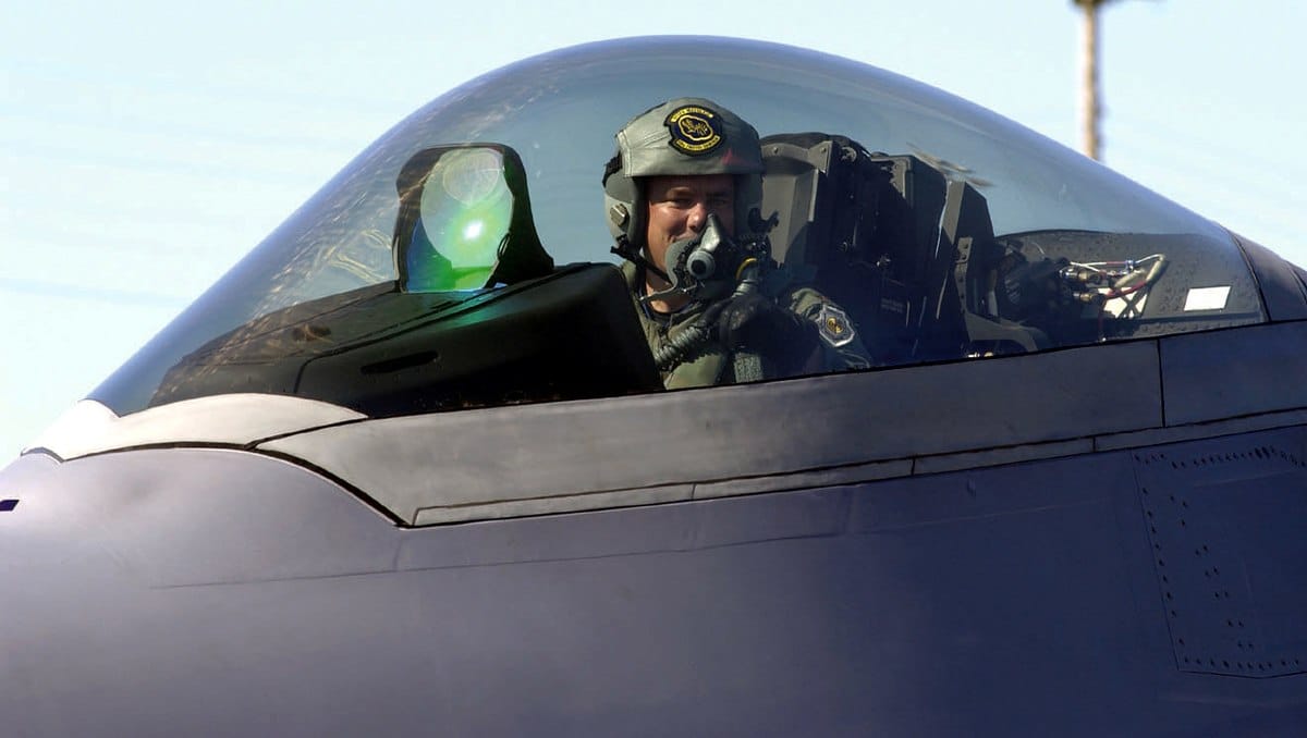 F-222 cockpit close up, F-22 facts