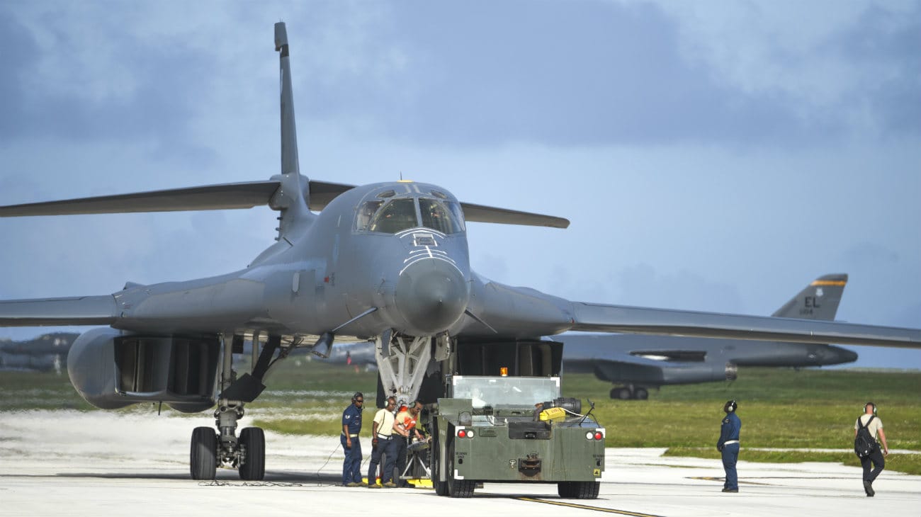 B-1b Lancer tow