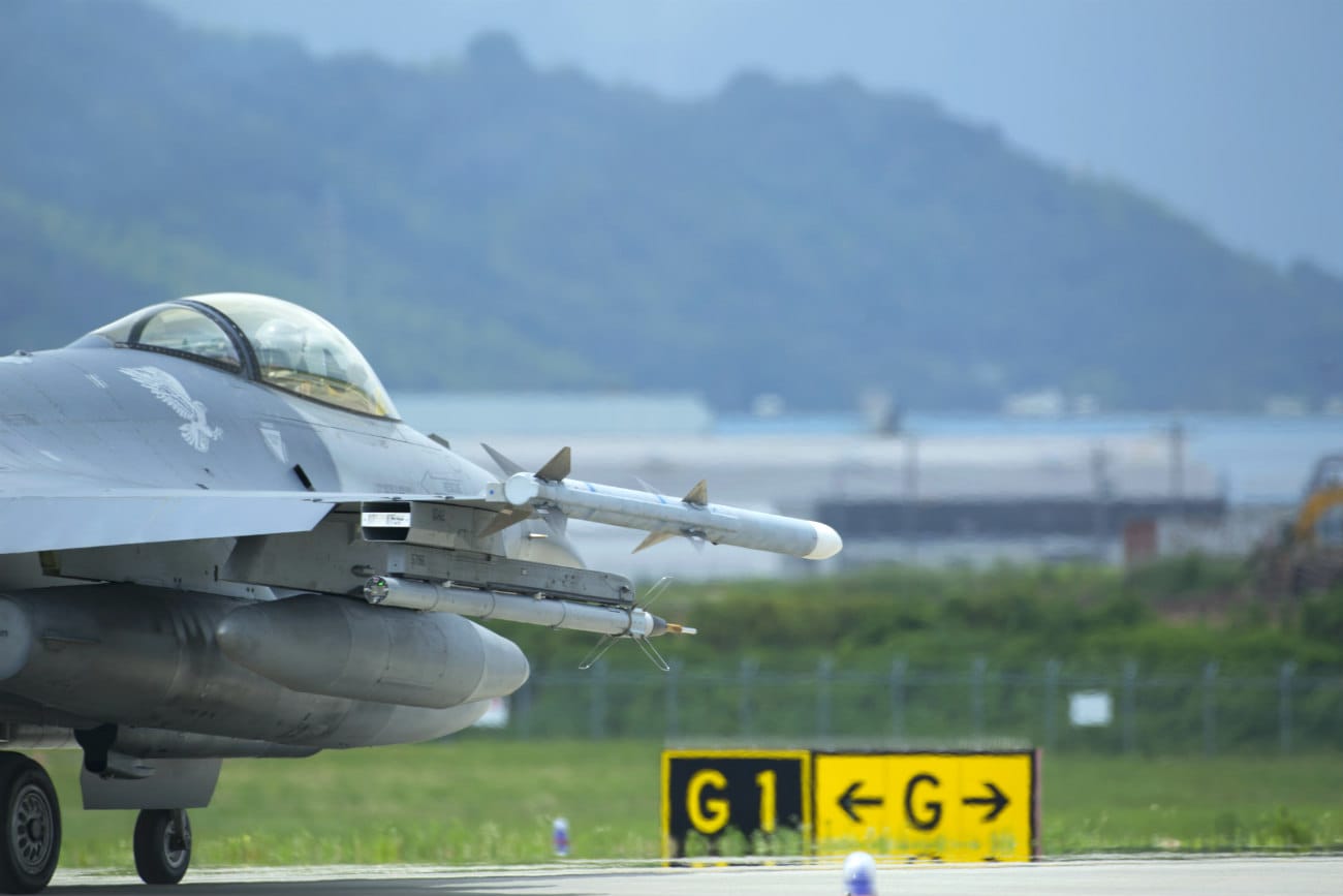 F-16 Images of Fighting Falcon prepares for takeoff