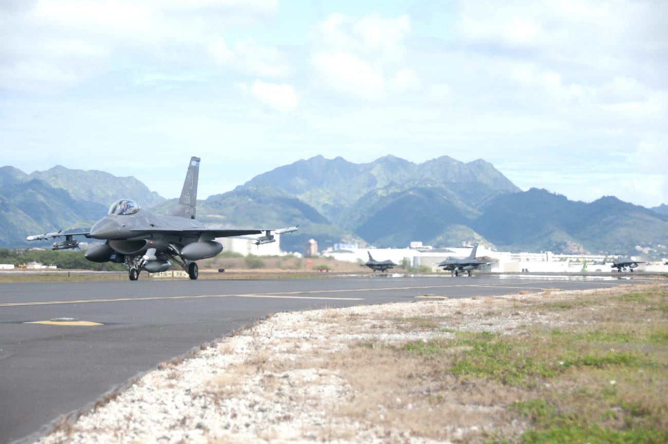 F-16 Images Fighting Falcon taxi