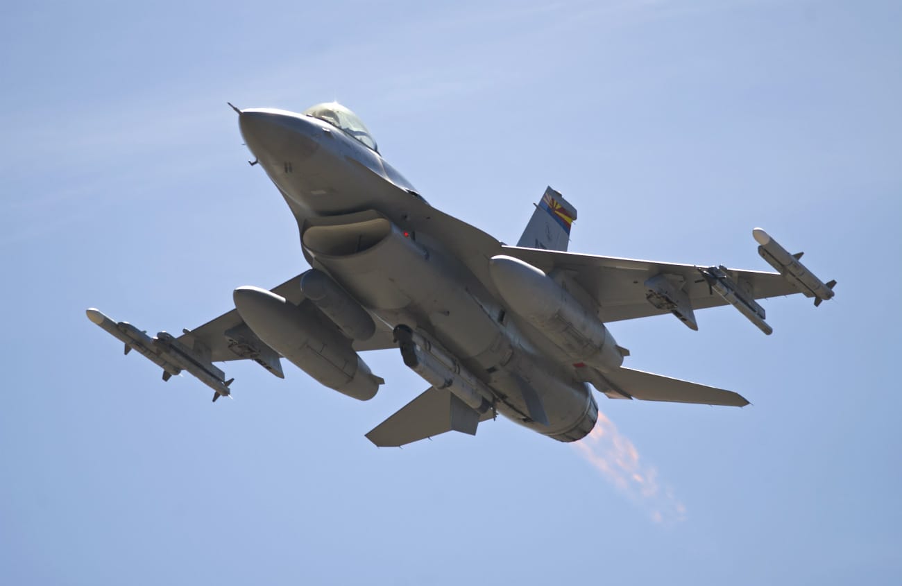 F-16 Fighting falcon aircraft afterburner