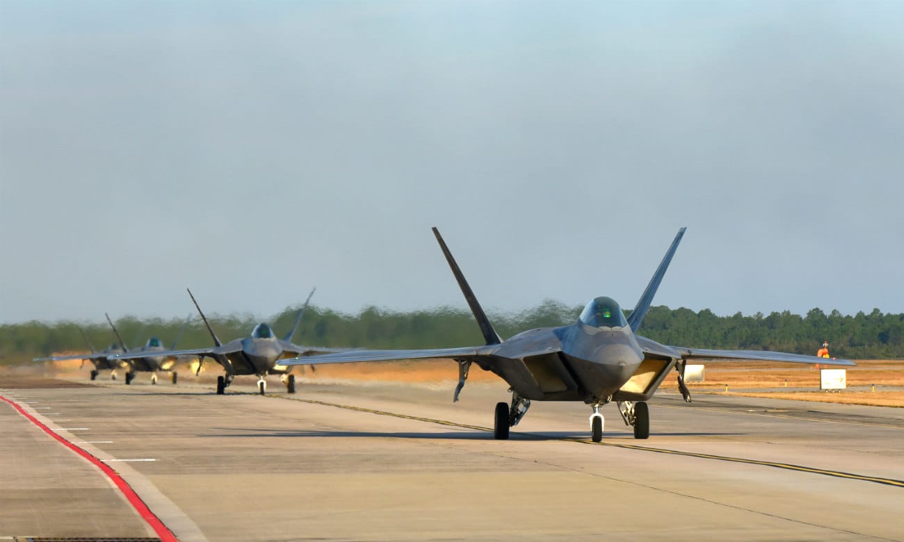 F-22 Raptors Taxi