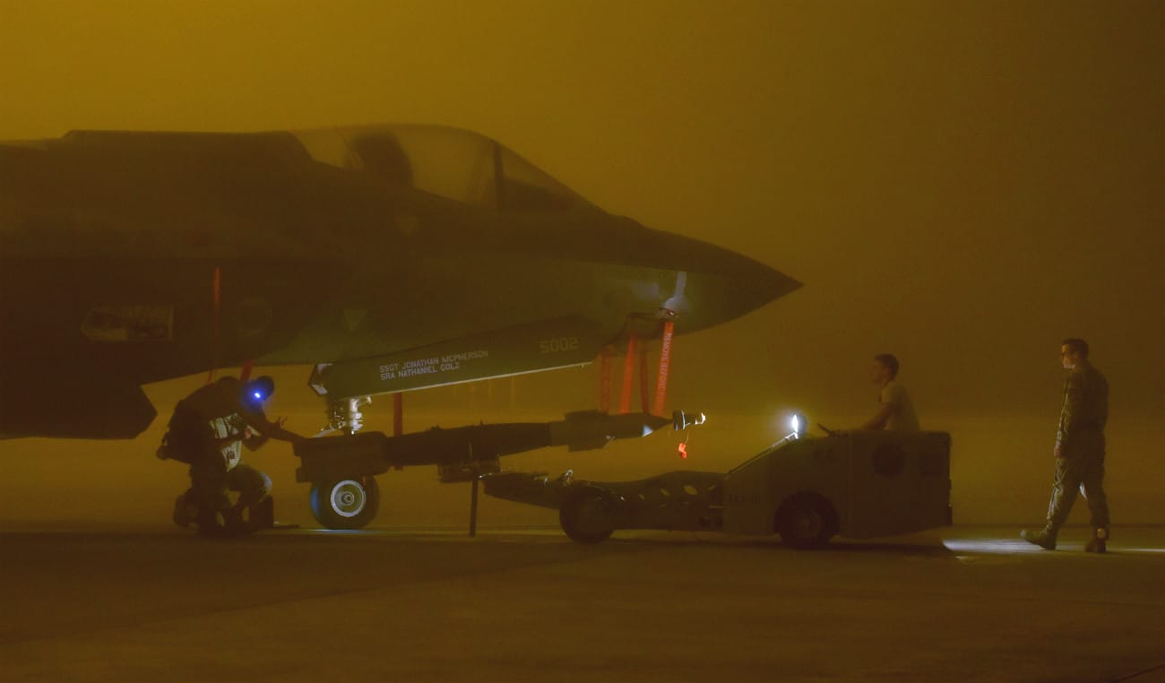 F-35 Lightning Bomb loading