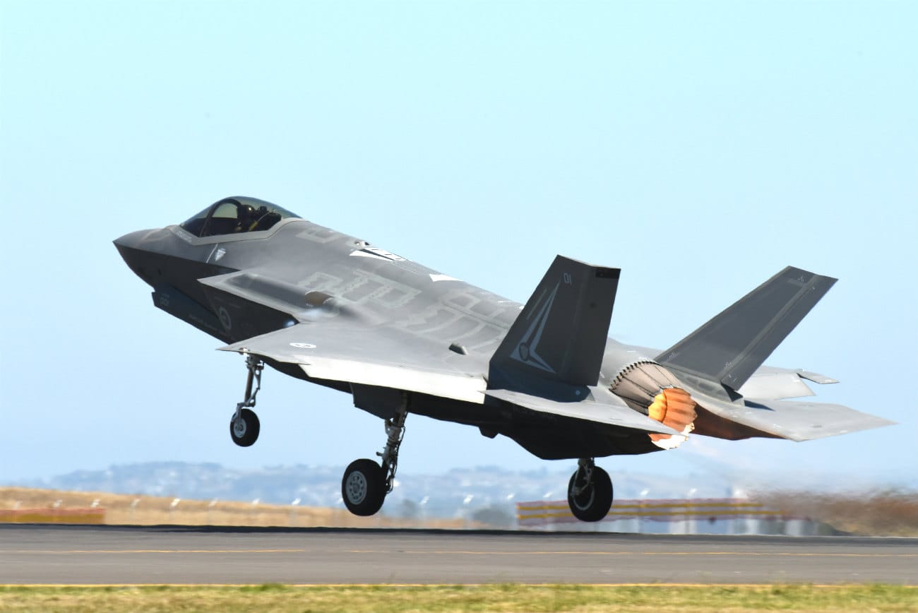 F-35 lightning take off