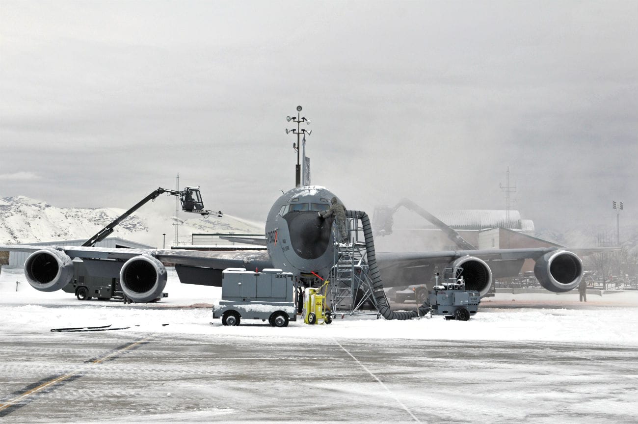 KC-135 Snow cleanings