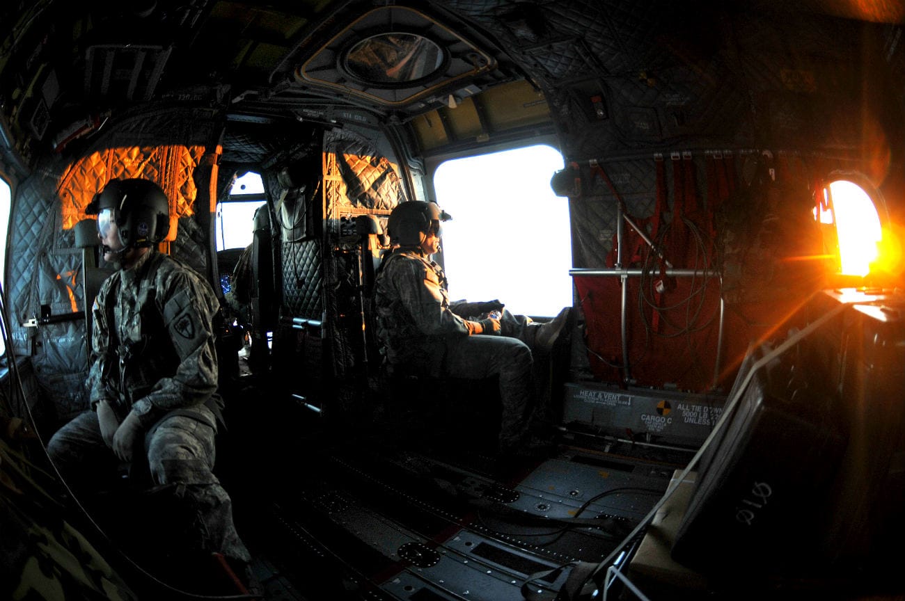 CH-47 Chinook images Machine gun