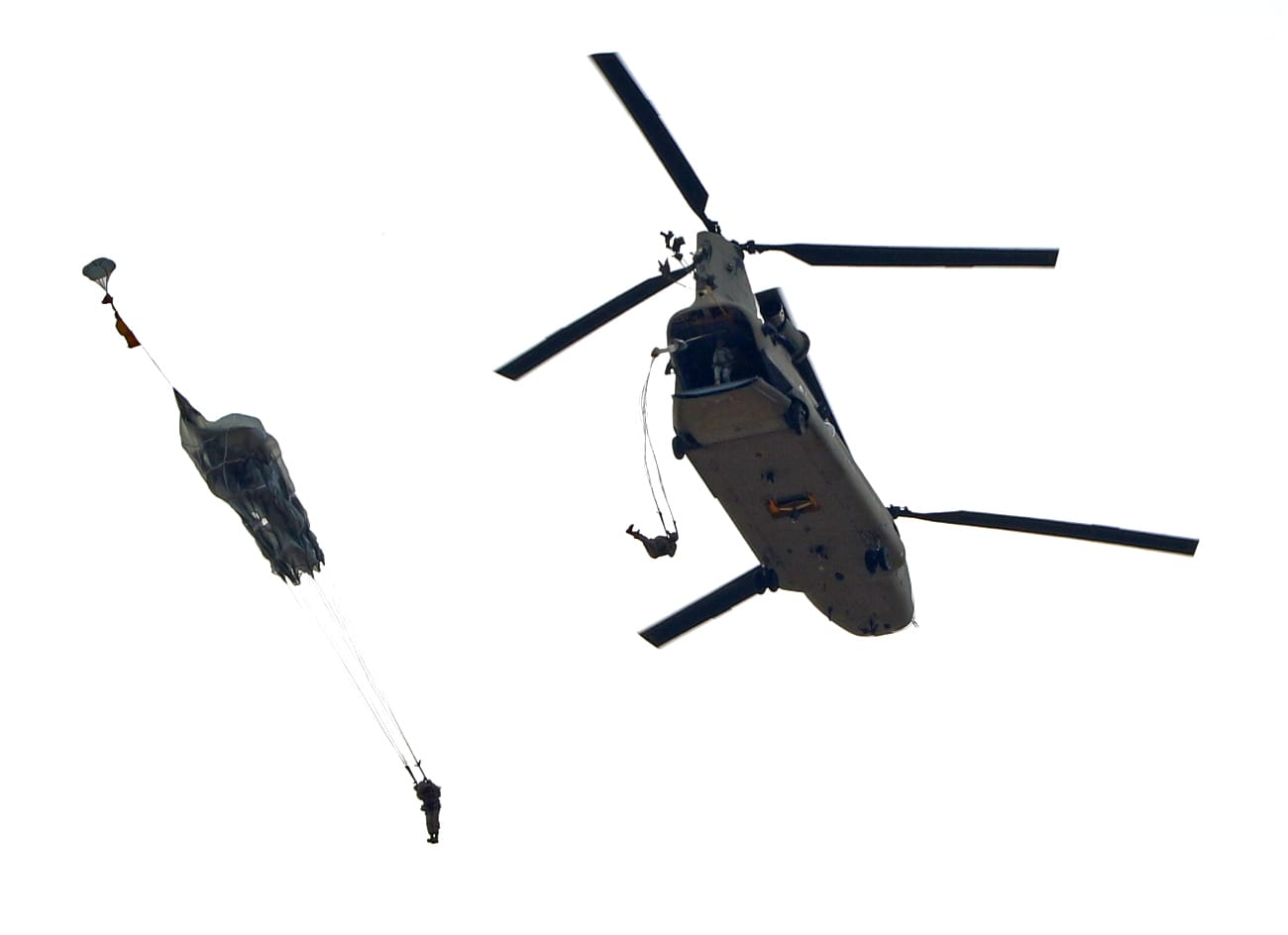 Ch-47 Chinook Parachute