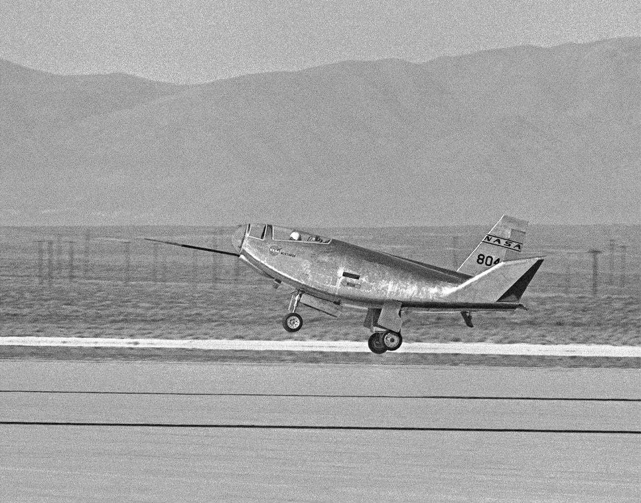 HL-10 Lifting Body landing