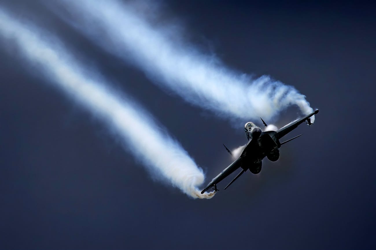 MiG-35D condensation trails