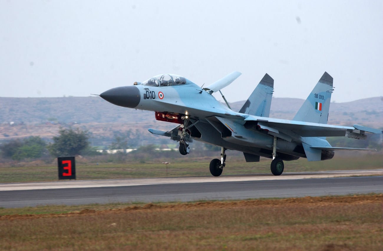 SU-30K Flanker landing