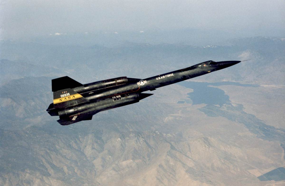 YF-12 935