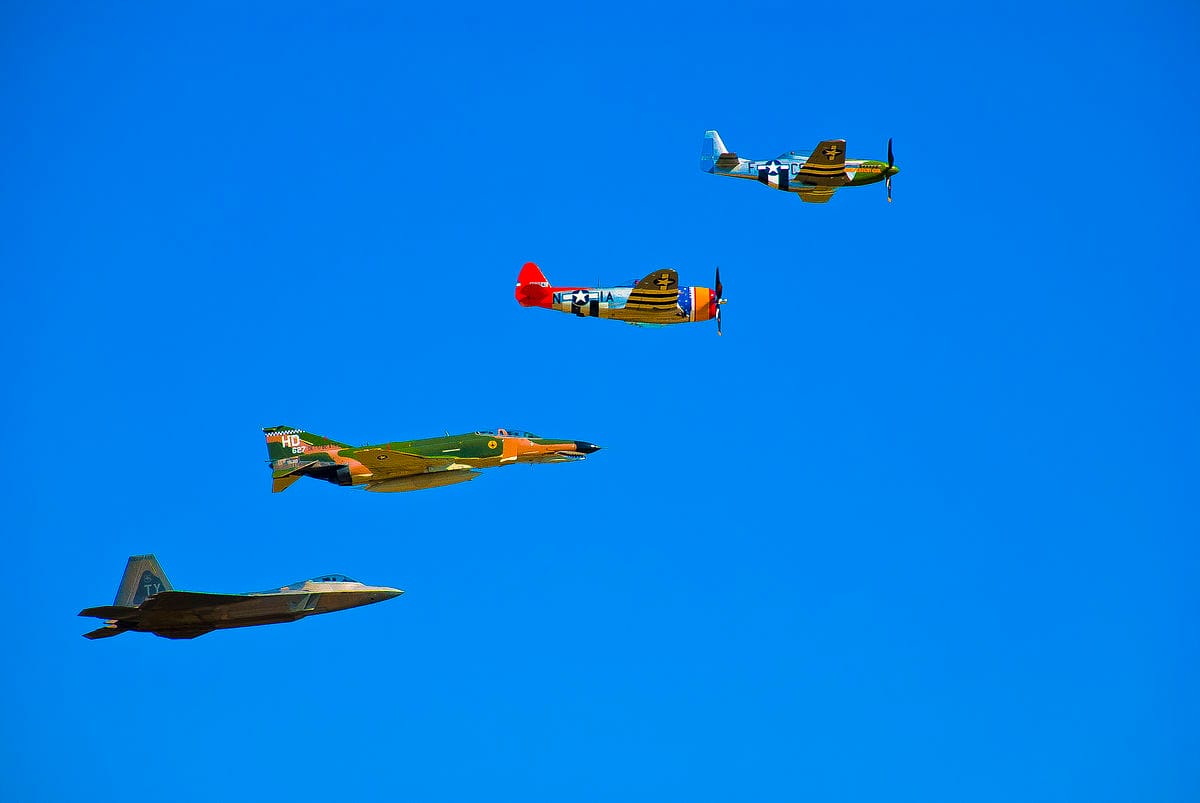 1200px-USAF_Heritage_Flight_performed_at_the_Wings_Over_Houston_air_show