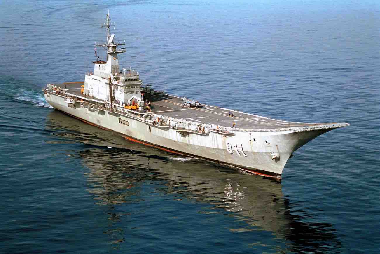 HTMS Chakri Naruebet 2001