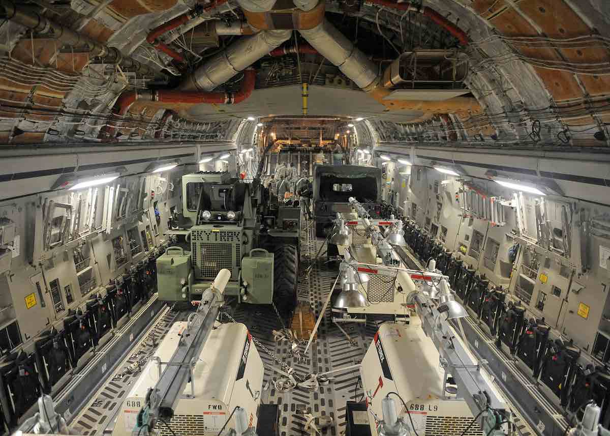 C-17 cargo, C-17 vs C-130