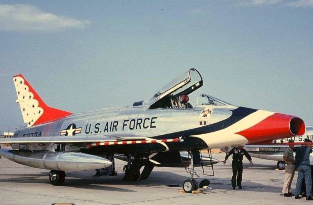 F 100 Super Sabre Thunderbird