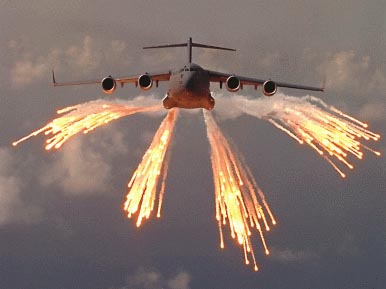 https://militarymachine.com/wp-content/uploads/2016/11/C-17_Globemaster_flare.jpg