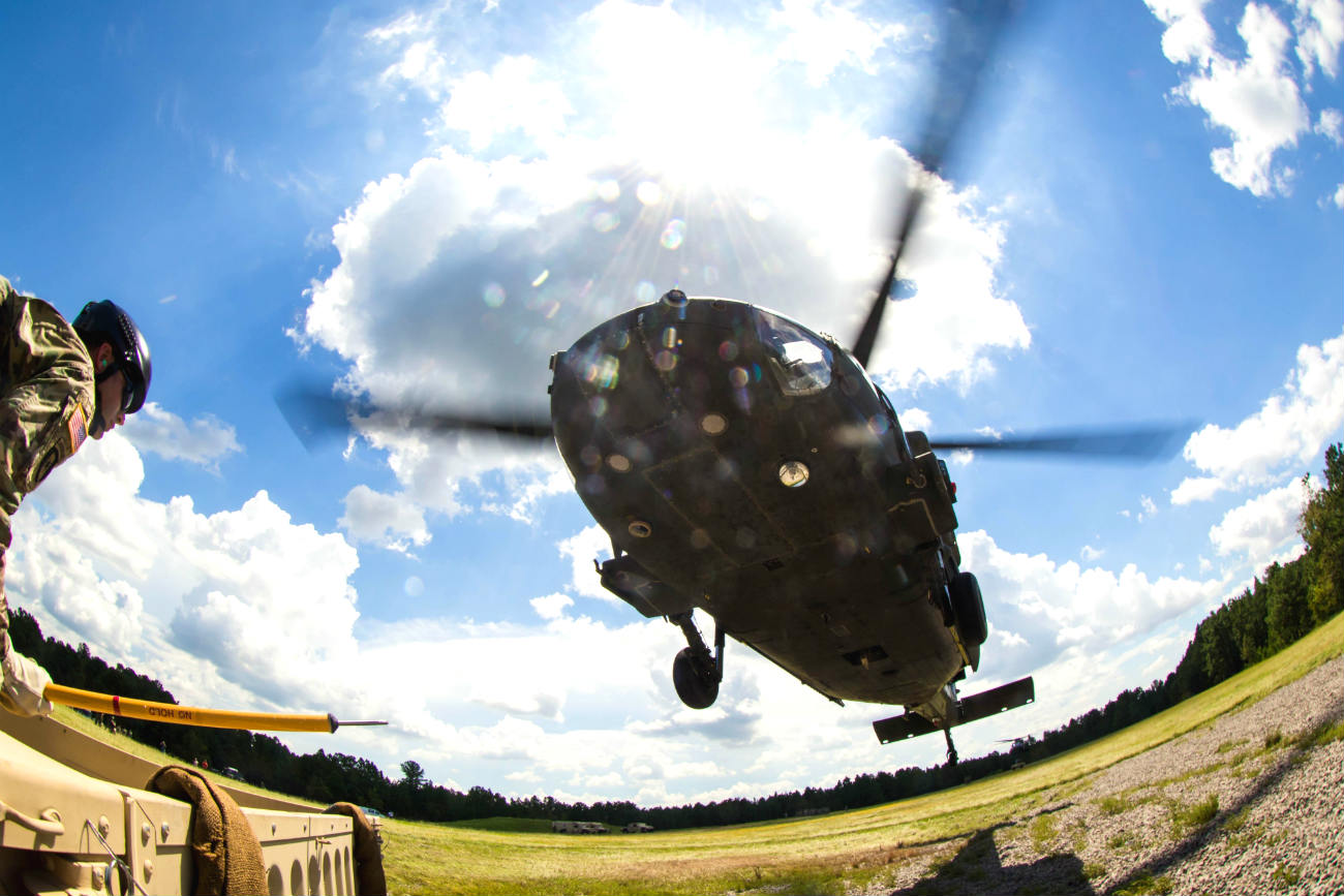UH-60 Images Black hawk Close landing