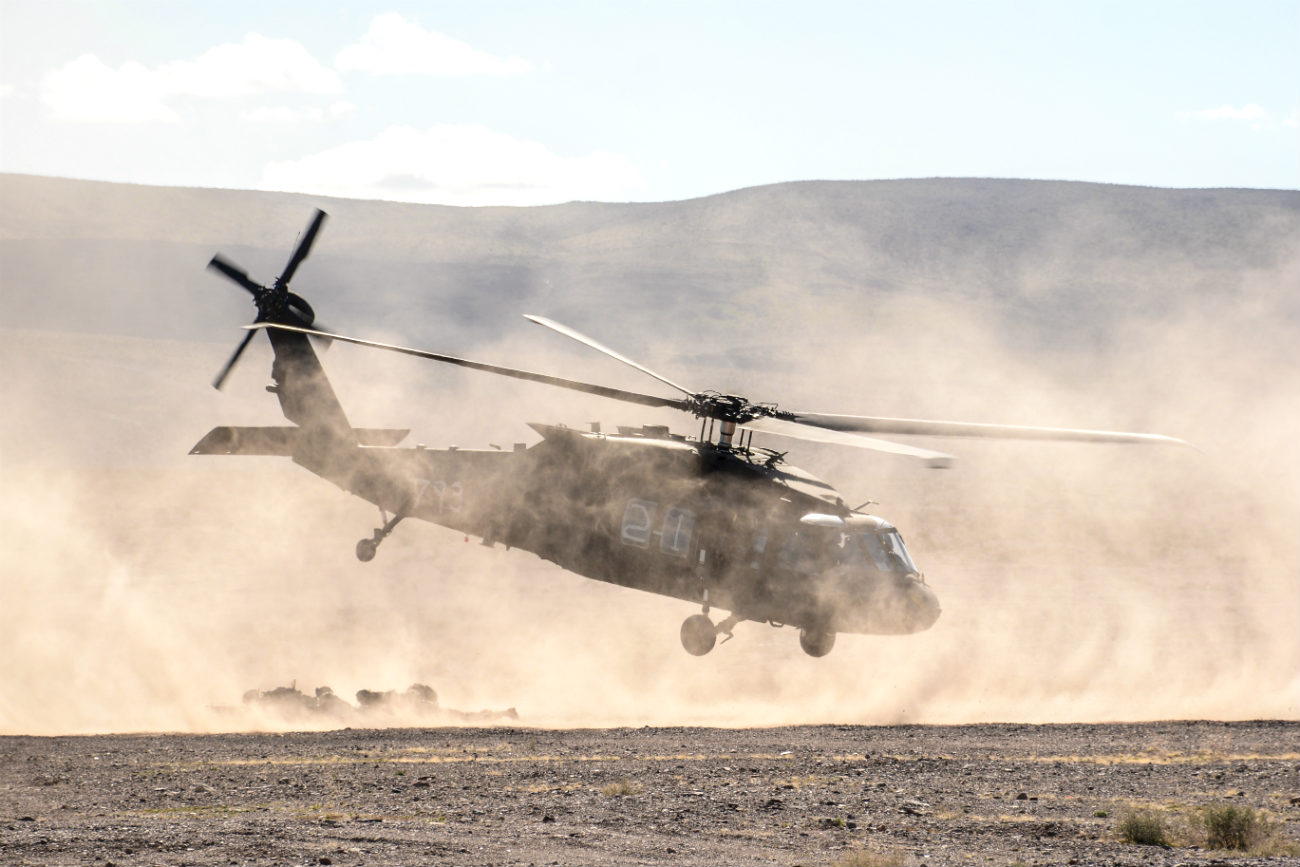 UH-60 Black hawk Images Dust