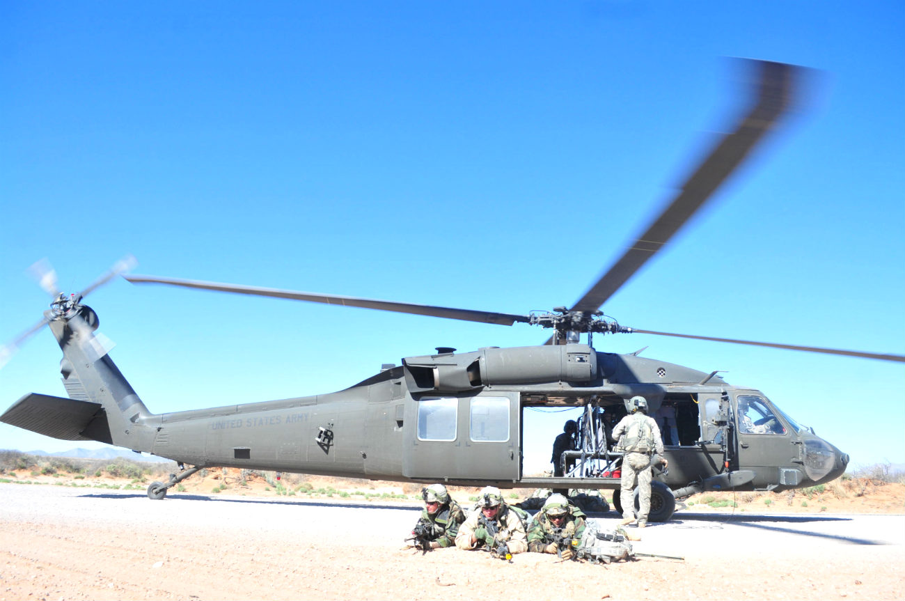UH-60 Blackhawk Helicopter Troop drop off