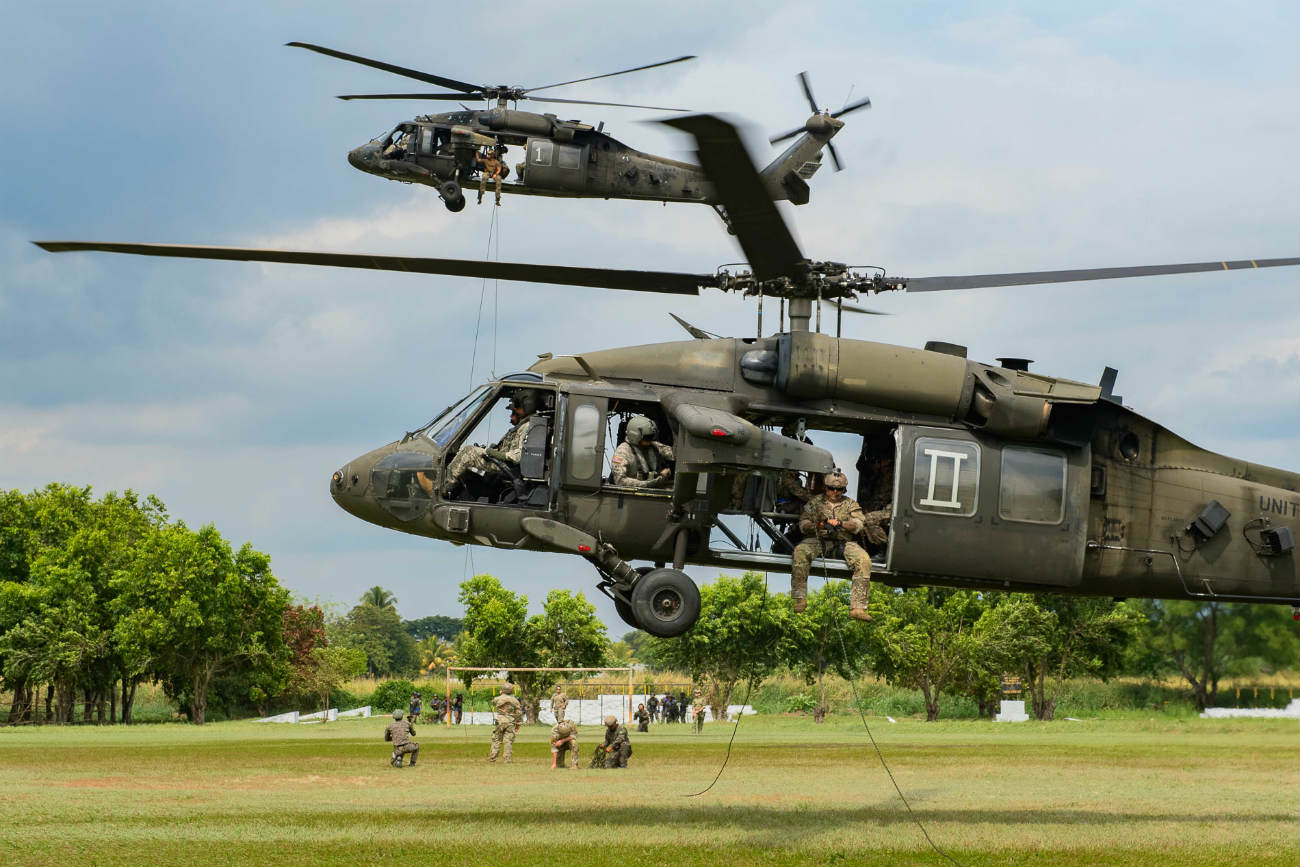 Remarkable Images Of The Uh 60 Black Hawk Military Machine