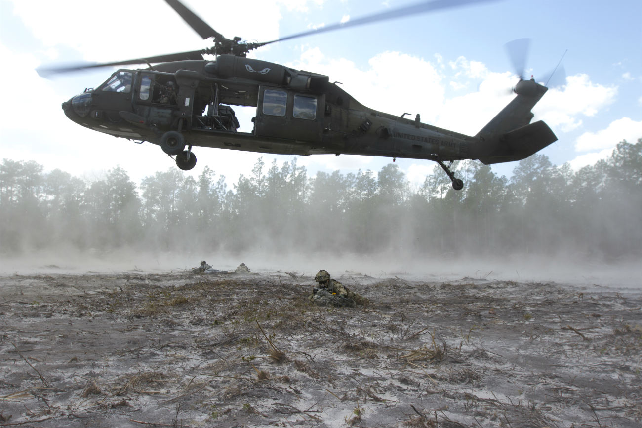 UH-60 Black hawk images snowy dropoff