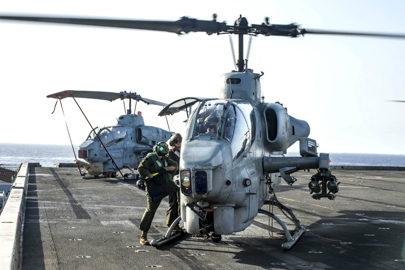 AH-1 Cobra Prepare for lift off