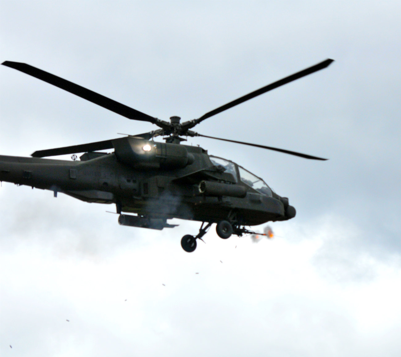 AH-64 Apache machine gun