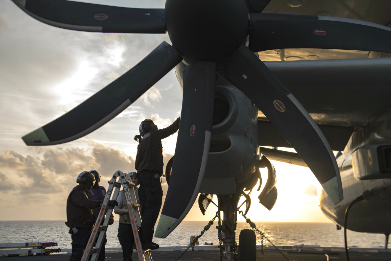 E-2 Hawkeye Images Propellers