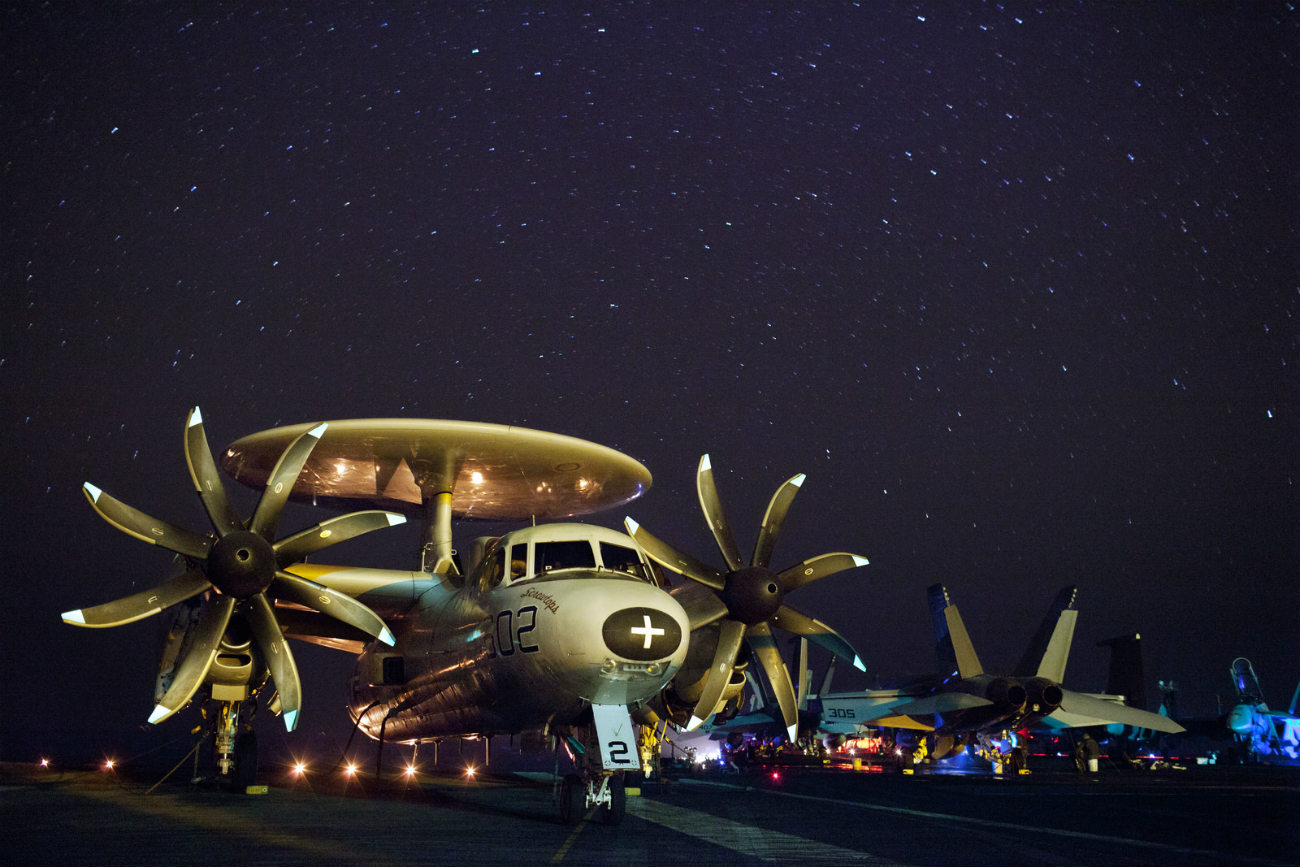 E-2 Hawkeye - At night