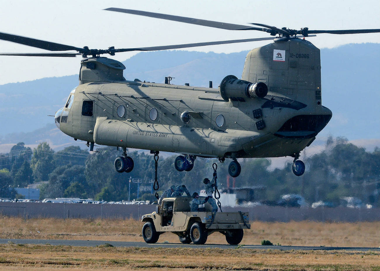 Boeing Vertol CH-47C Chinook HC1, ZD574 / B866, United Nations : ABPic