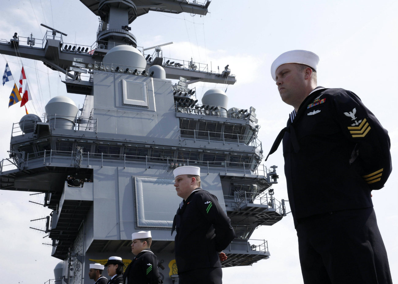 USS Gerald R Ford - Man's The Rails