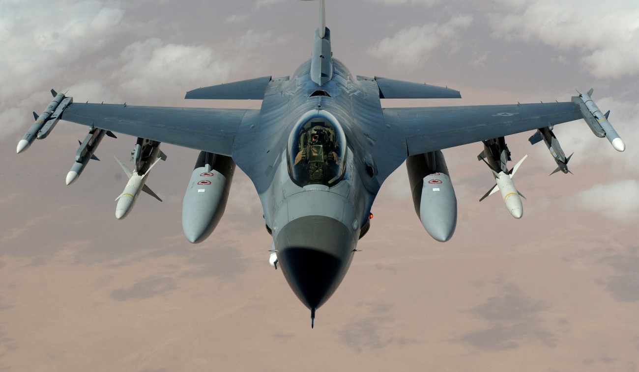 F-16 head on, F35 vs F16