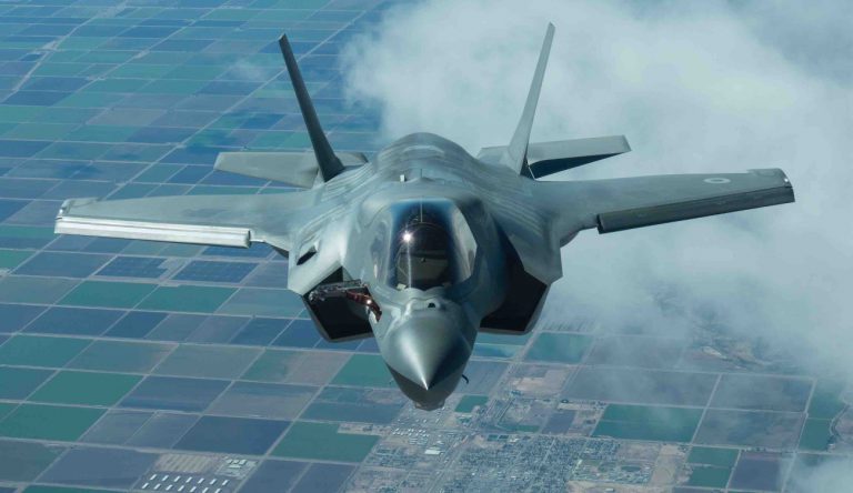 F-35 Lightning II vs F-16 Fighting Falcon | Military Machine