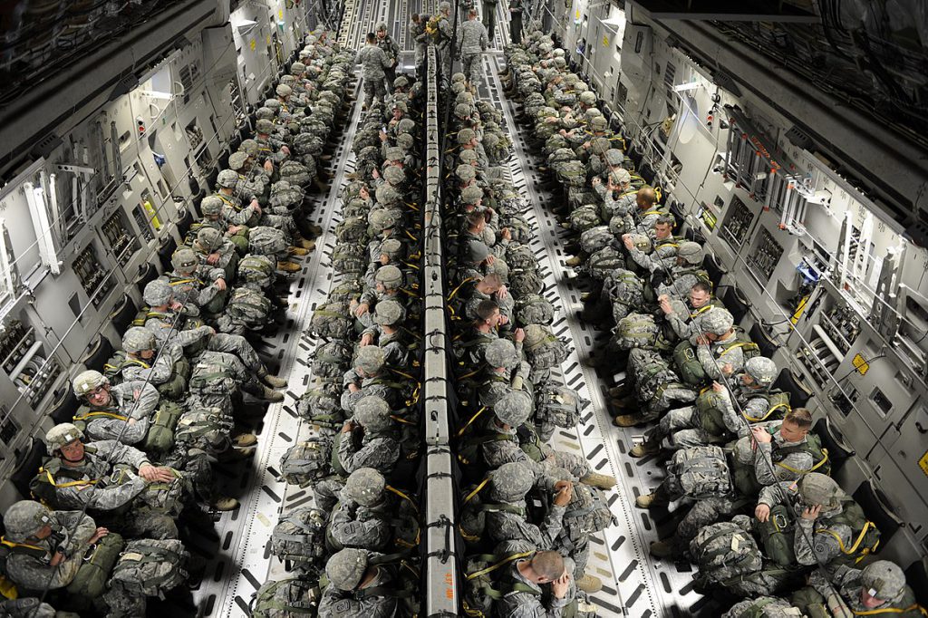 https://militarymachine.com/wp-content/uploads/2018/09/1200px-82nd_Airborne_paratroopers_in_a_C-17-1024x682.jpg