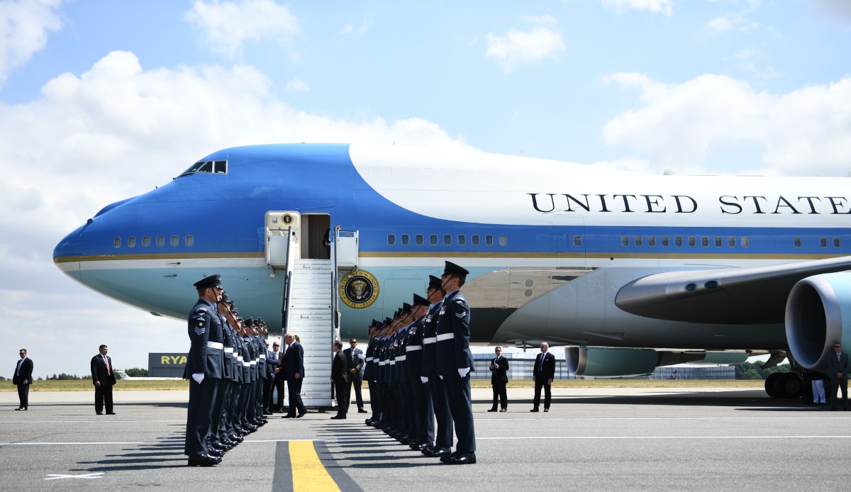 Air Force One facts, entrance