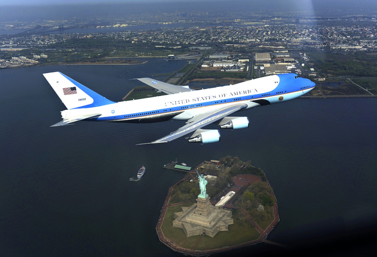 air force one fuel consumption