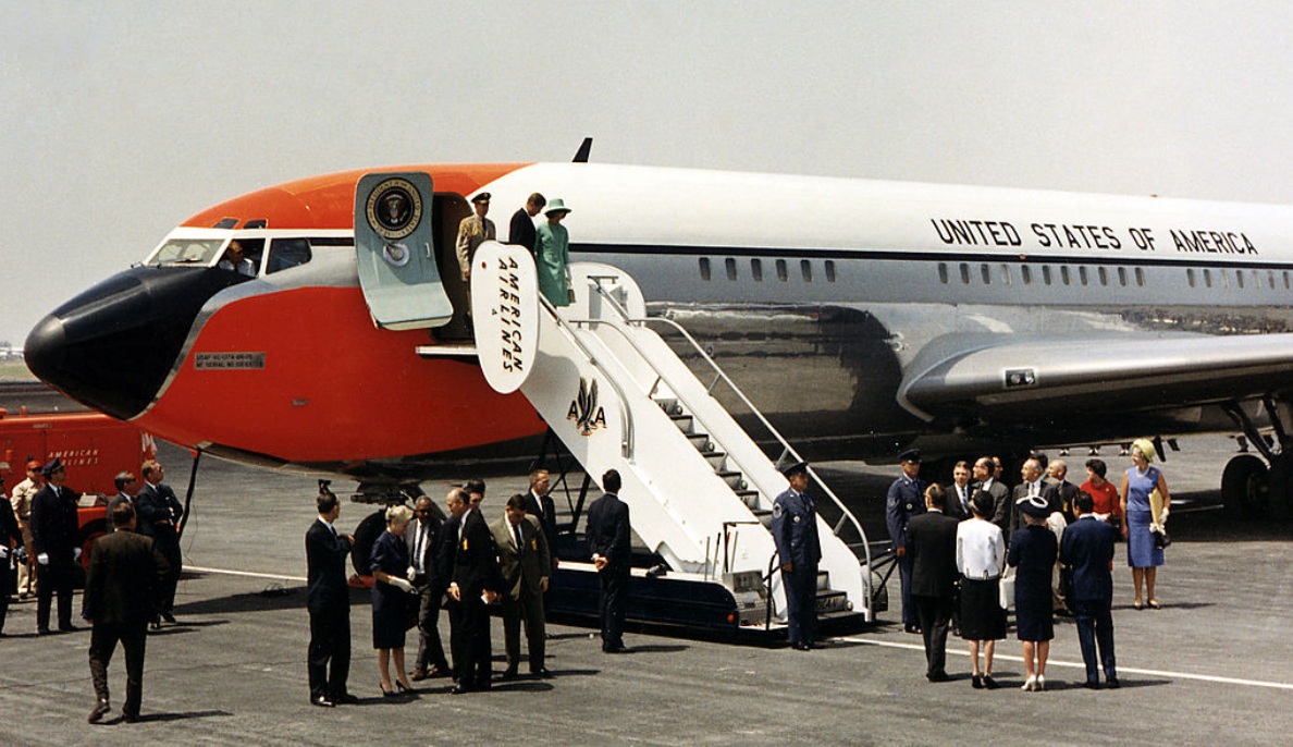 Air Force One, orange