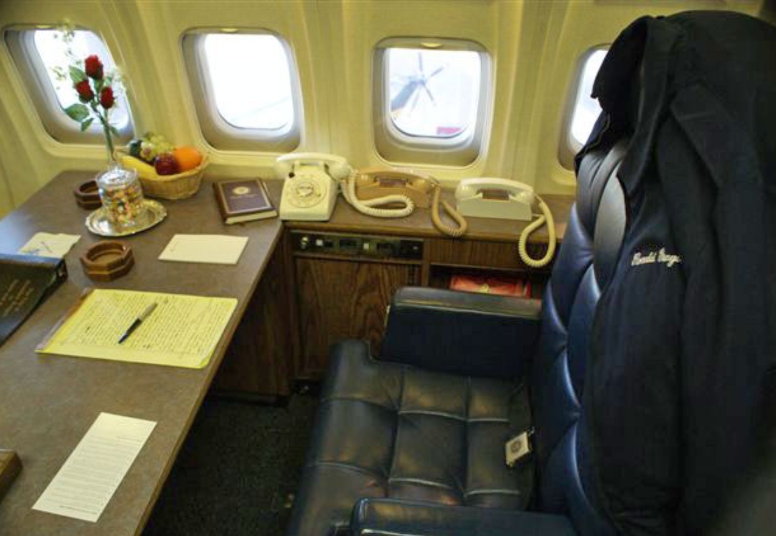 Air Force One, telephones