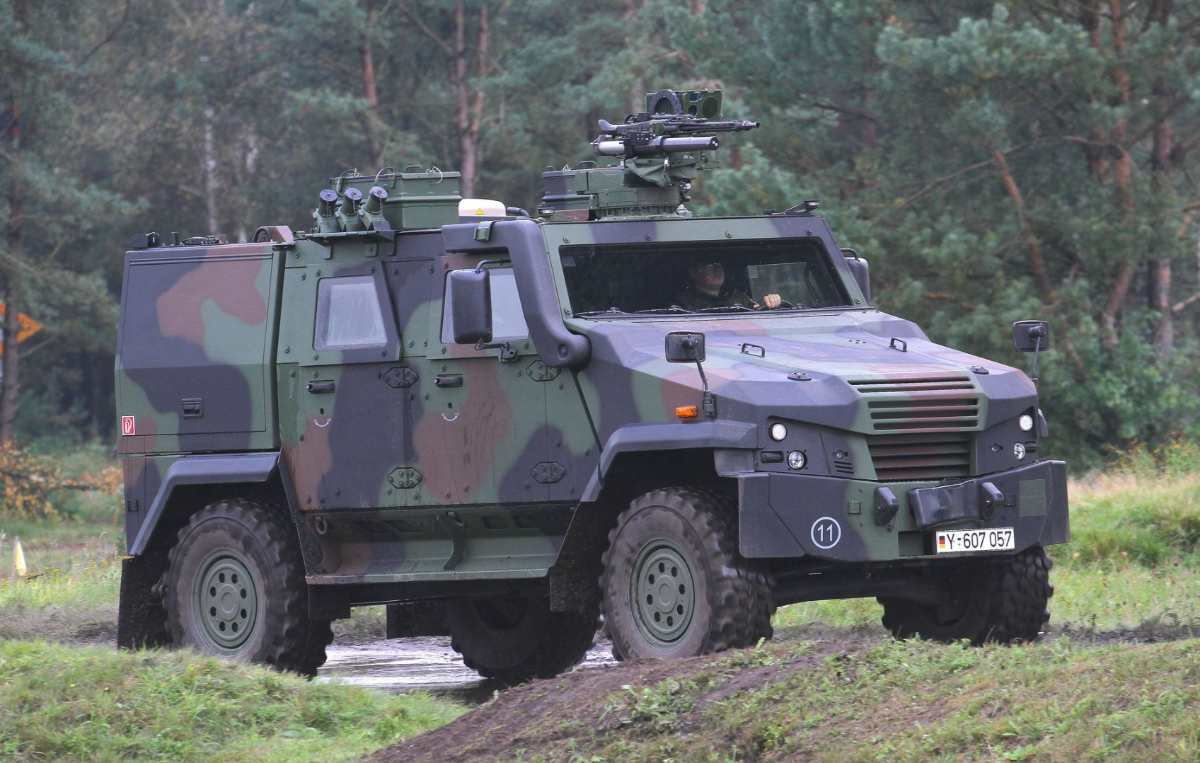 Humvee, Mowag Eagle